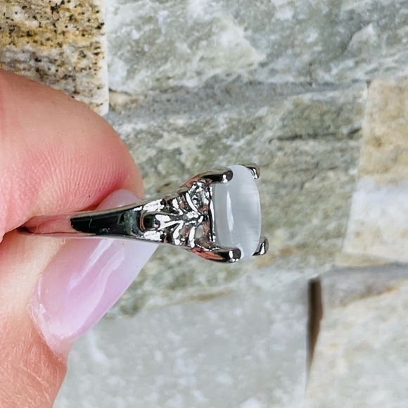 New Moonstone Inspired Silver Tone Classic Ageless Ring Size 7.5 - Picture 4 of 10